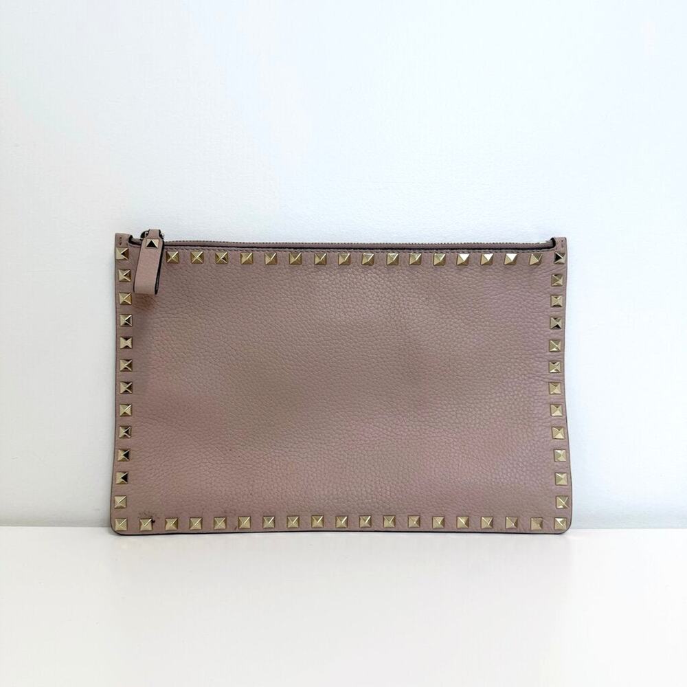VALENTINO Garavani Nude Leather Gold Rockstud Zip Clutch Rectangle Pouch Bag